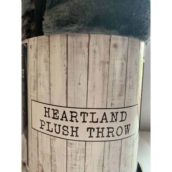 Howling Wolf Throw Blanket Plush Night Sky 50" X 60" Super Soft NEW - Picture 7 of 11